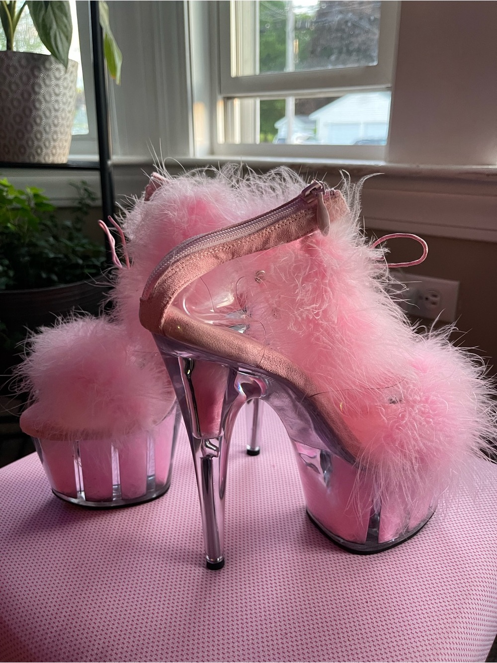 Pleaser Adore-724F Clear Baby Pink Marabou Feather 7" Platform Sandals NIB - Picture 3 of 5